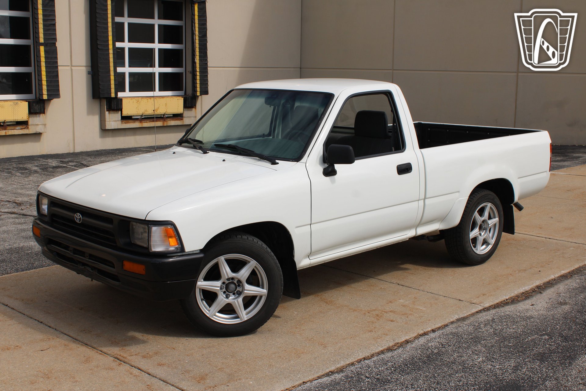 Used 1993 Toyota Pickup 2WD Regular Cab image 2