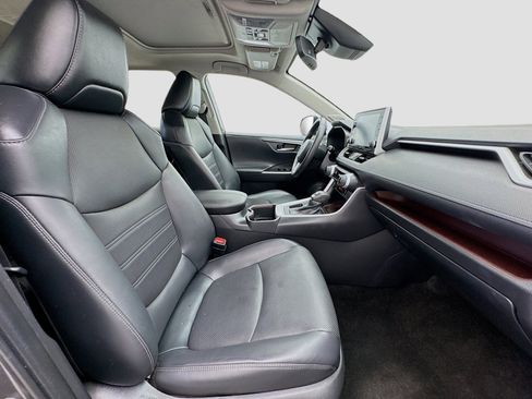 Used 2022 Toyota RAV4 Limited image 19