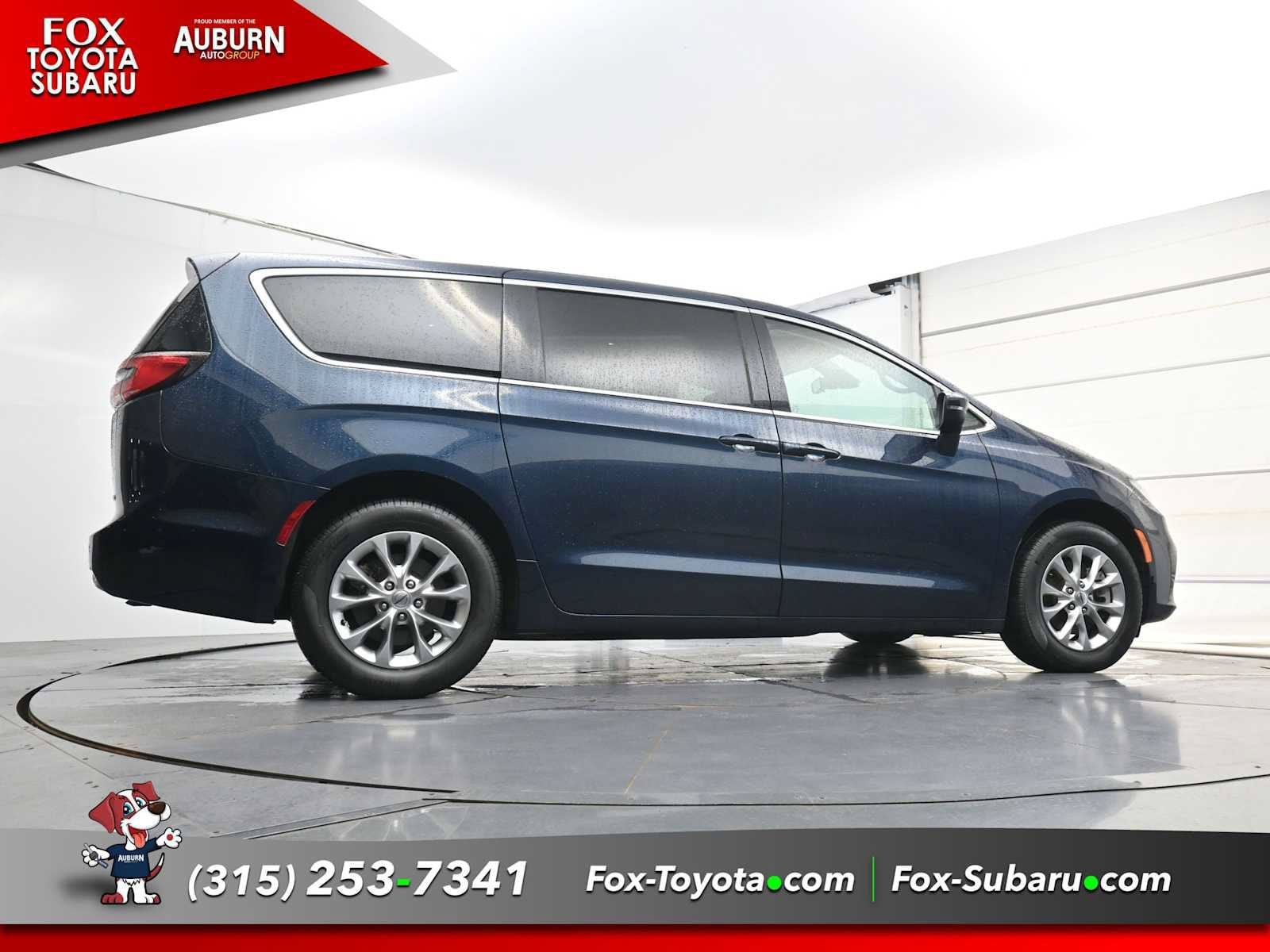 Used 2023 Chrysler Pacifica Touring-L AWD/4WD image 21