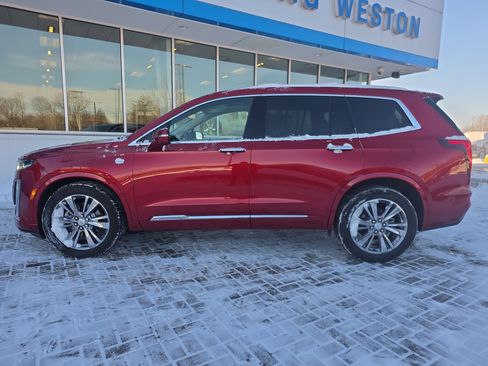 Used 2025 Cadillac XT6 Premium Luxury image 2