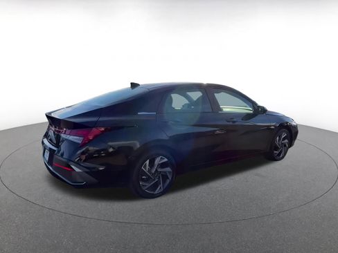 Used 2025 Hyundai Elantra SEL image 14