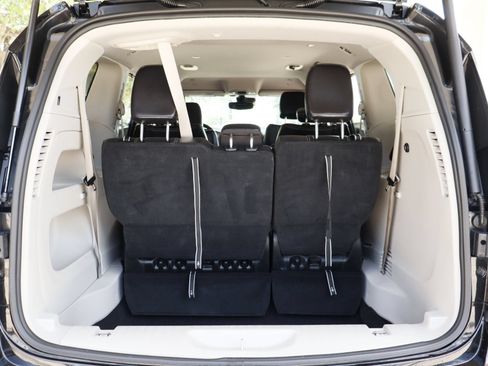 Used 2022 Chrysler Pacifica Touring-L FWD image 30