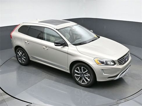 Used 2017 Volvo XC60 T6 Dynamic w/ Preferred Option Package image 17