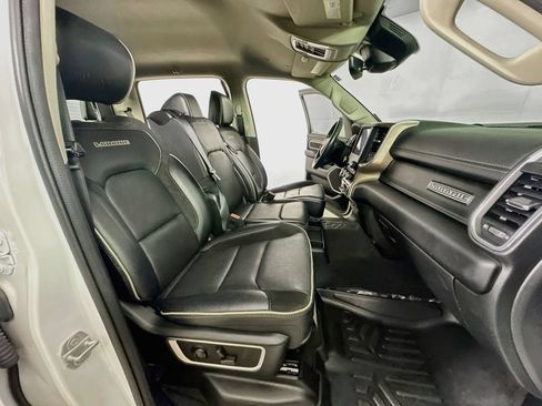Used 2022 RAM 1500 Laramie AWD/4WD image 11