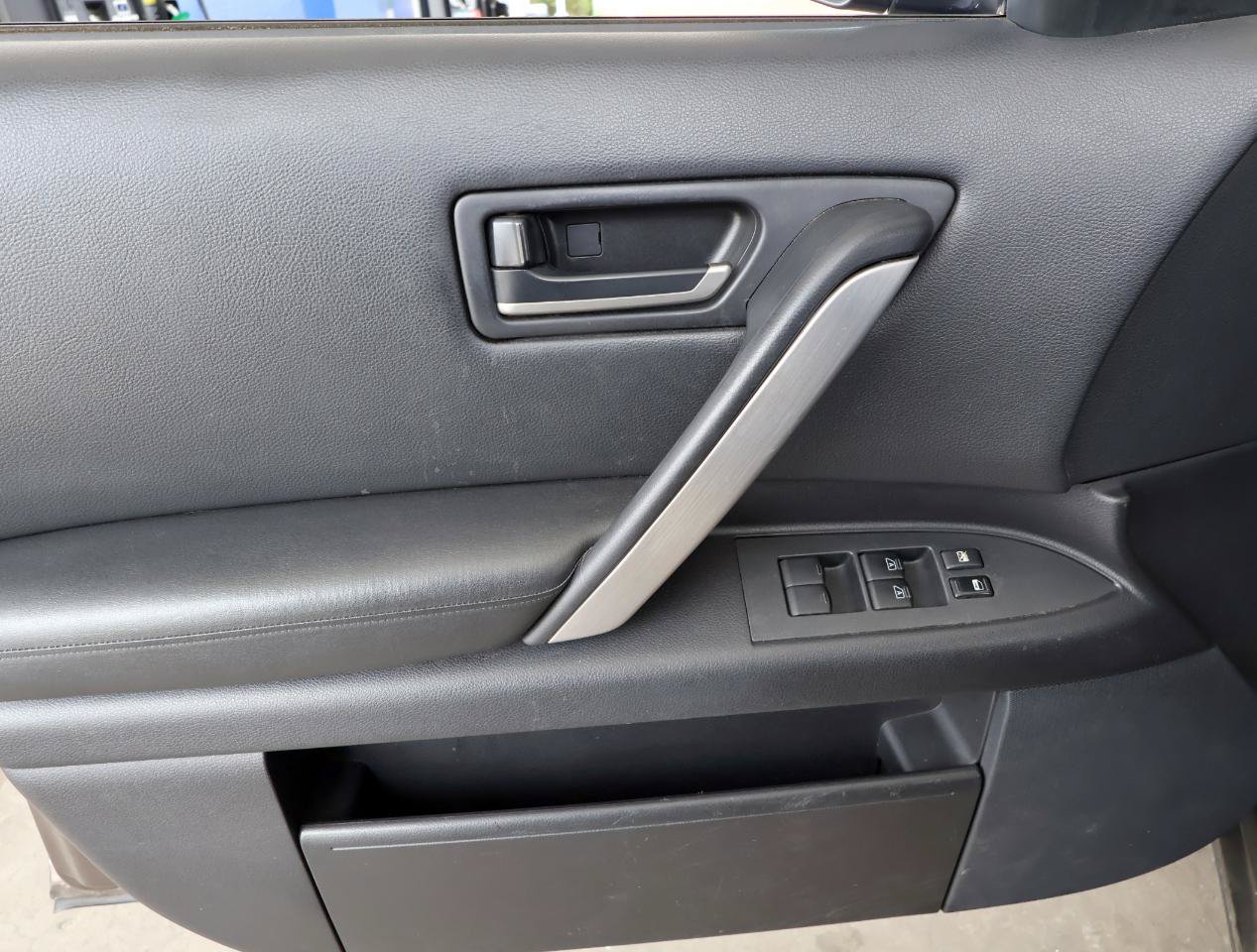 Used 2004 INFINITI FX35 2WD w/ Touring Pkg image 35