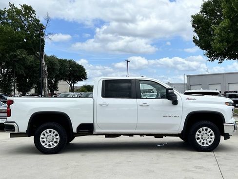 Used 2024 Chevrolet Silverado 2500 LT AWD/4WD image 3