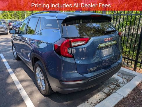 Used 2024 GMC Terrain SLE w/ Driver Convenience Package FWD image 4