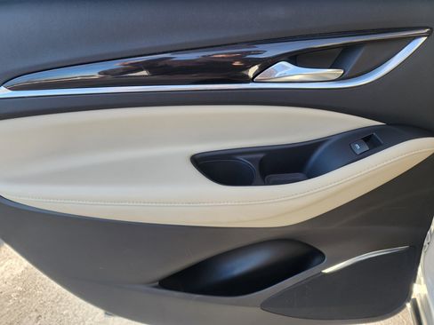 Used 2019 Buick Enclave Essence image 14