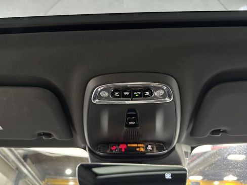 Used 2019 Volvo S60 T6 R-Design image 14