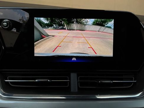 Used 2025 Chevrolet Trax LT w/ LT Convenience Package FWD image 31