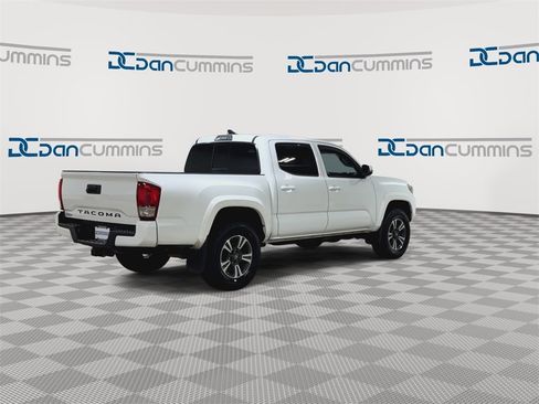 Used 2017 Toyota Tacoma TRD Sport image 8