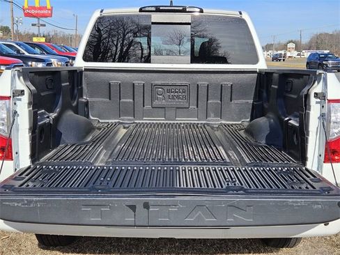 Used 2023 Nissan Titan SV image 12