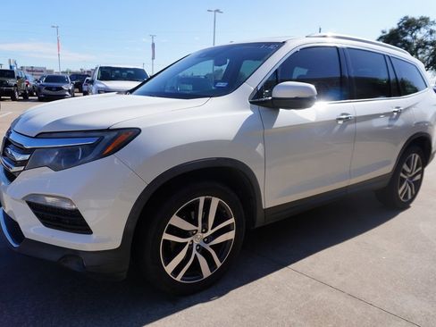 Used 2018 Honda Pilot Touring image 3