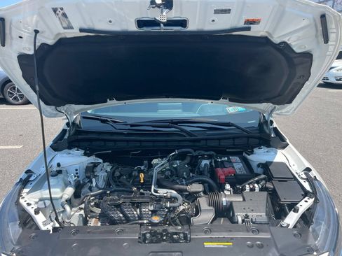 Used 2025 Nissan Altima 2.5 SV FWD image 32