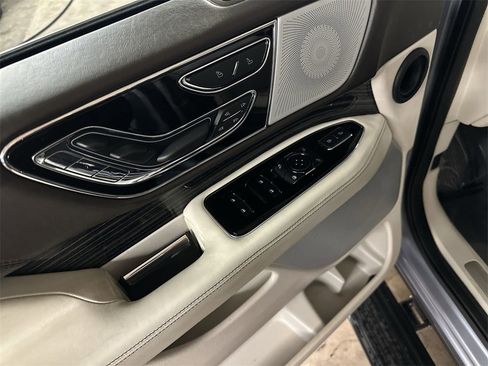 Used 2024 Lincoln Navigator L Black Label image 15