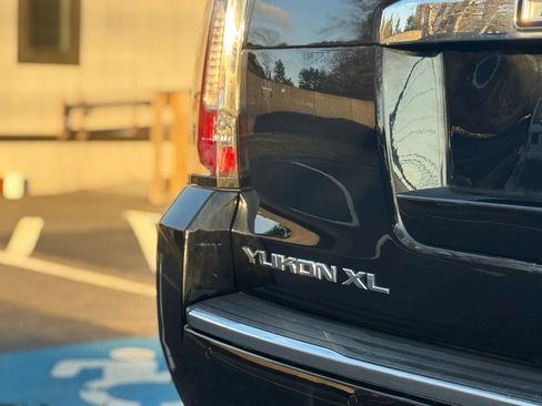 Used 2019 GMC Yukon XL Denali w/ Denali Ultimate Package image 9