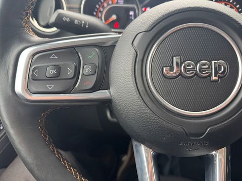 Used 2022 Jeep Wrangler Unlimited Sahara image 29