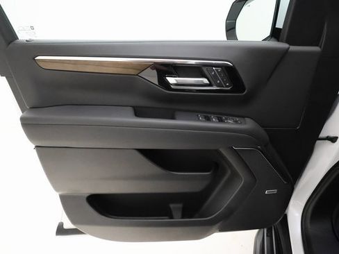 Used 2025 Chevrolet Suburban High Country image 7