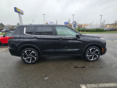 Used 2024 Mitsubishi Outlander SE image 4