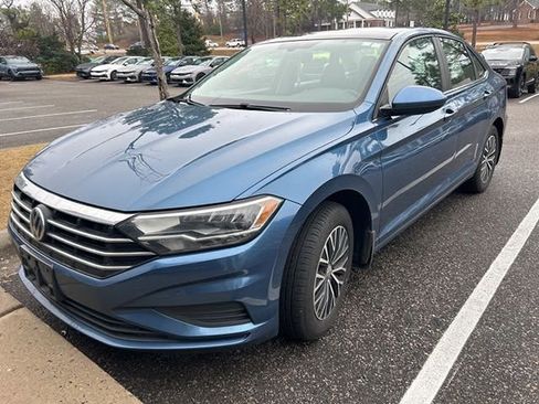 Used 2020 Volkswagen Jetta SE w/ SE Cold Weather Package image 9