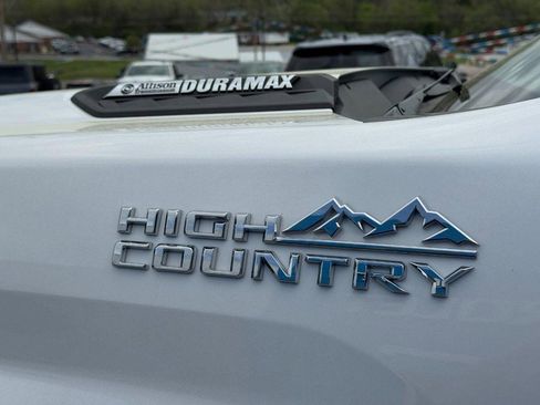 Used 2024 Chevrolet Silverado 3500 High Country w/ High Country Premium Package AWD/4WD image 8
