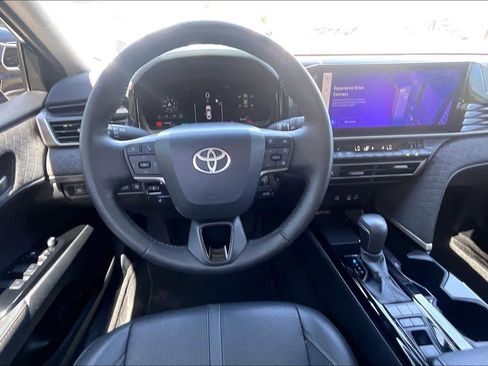 Used 2025 Toyota Camry XLE image 6