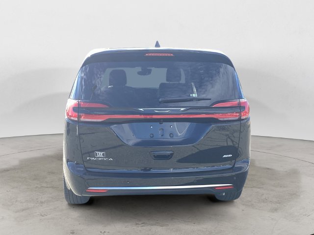 New 2027 Chrysler Pacifica Select AWD/4WD image 4