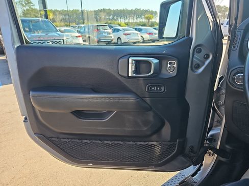 Used 2020 Jeep Gladiator Overland image 27