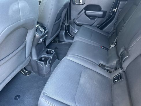 Used 2022 Jeep Gladiator Overland AWD/4WD image 14