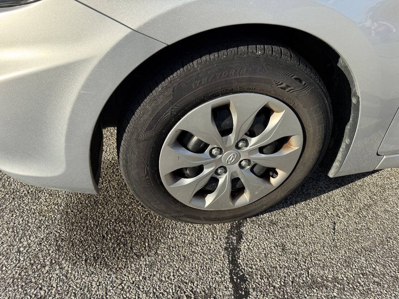 Used 2017 Hyundai Accent SE FWD image 10