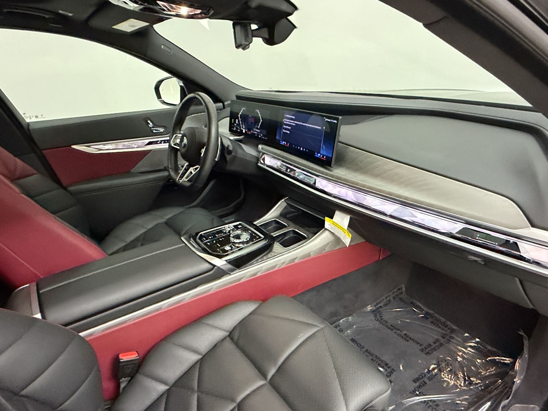 Certified 2025 BMW 740i w/ Premium Package RWD image 31