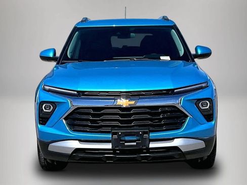 Used 2025 Chevrolet TrailBlazer LT AWD/4WD image 2