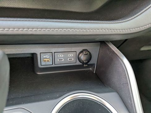 Used 2023 Toyota Highlander LE image 23