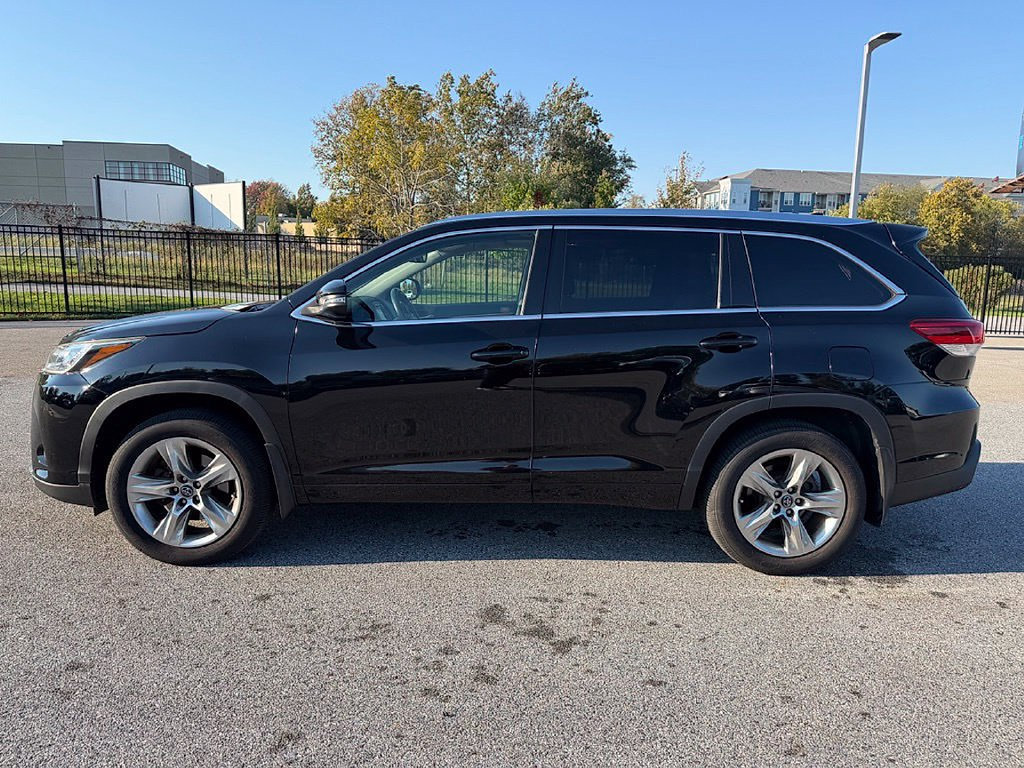 Used 2018 Toyota Highlander Limited AWD/4WD image 4