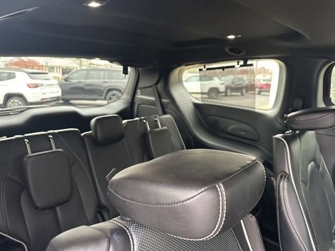 Used 2022 Chrysler Pacifica Limited w/ S Appearance Package image 25