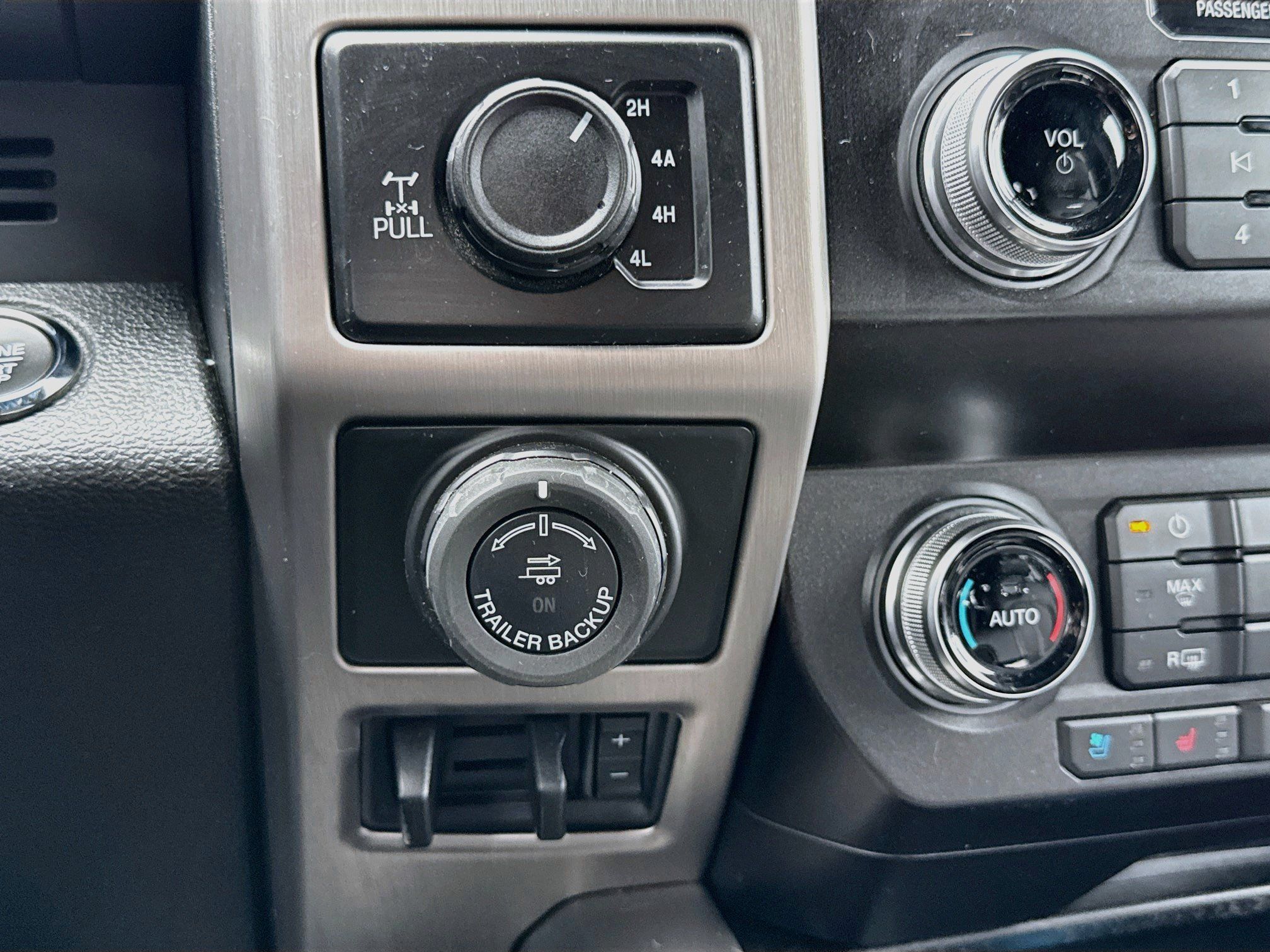 Used 2019 Ford F150 Platinum w/ Equipment Group 701A Luxury AWD/4WD image 16
