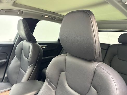 Used 2023 Volvo XC60 B5 Plus FWD image 27