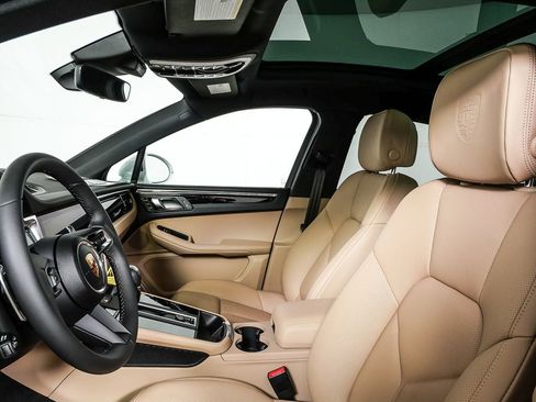 New 2026 Porsche Macan image 5