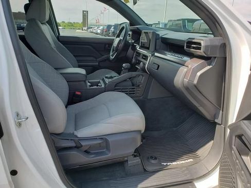 Used 2025 Toyota Tacoma SR5 AWD/4WD image 15