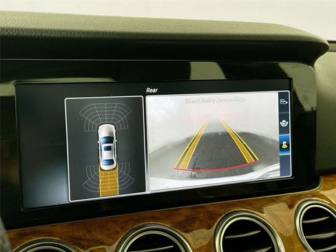 Used 2017 Mercedes-Benz E 300 4MATIC image 26