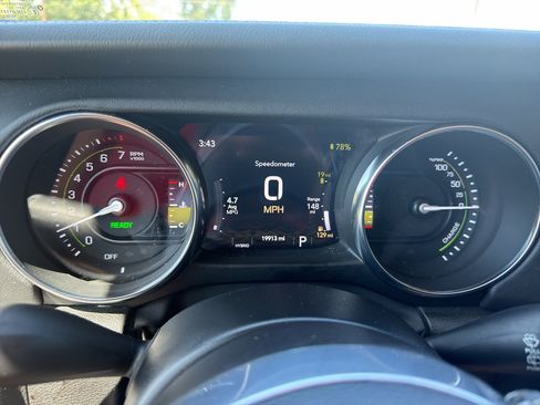 Used 2023 Jeep Wrangler Unlimited Sahara w/ Cold Weather Group AWD/4WD image 17