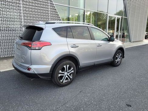 Used 2016 Toyota RAV4 LE AWD/4WD image 4