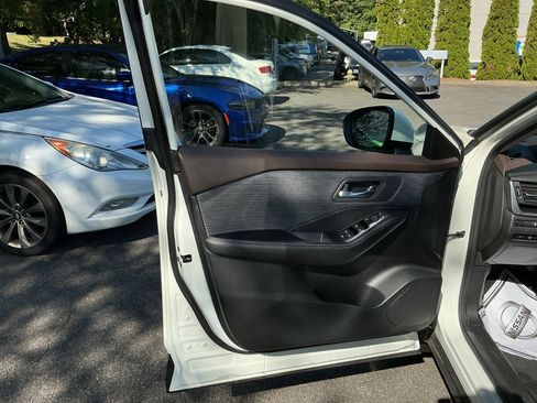 Certified 2023 Nissan Rogue SV FWD image 11