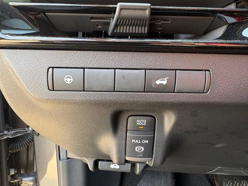 Used 2025 Nissan Murano SV AWD/4WD image 12