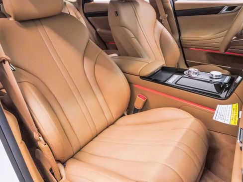 Certified 2025 Genesis G80 2.5T image 17