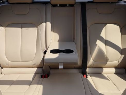 Used 2024 Jeep Grand Cherokee Limited w/ Black Appearance Package AWD/4WD image 36