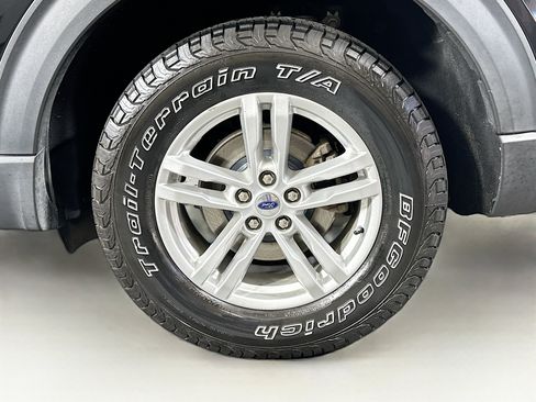 Used 2021 Ford Explorer XLT w/ Equipment Group 202A AWD/4WD image 11