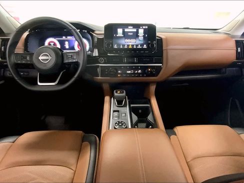 Used 2024 Nissan Pathfinder Platinum w/ Cargo Package AWD/4WD image 8