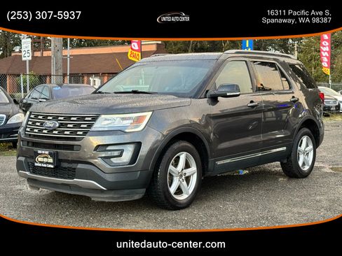 Used 2017 Ford Explorer XLT image 1