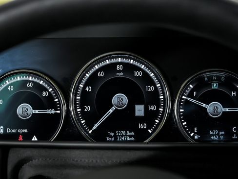 Used 2022 Rolls-Royce Cullinan w/ Dark Exterior Package image 28